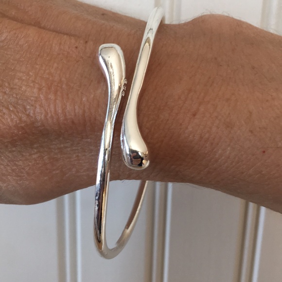 Jewelry - Silver Water Drop Bangle